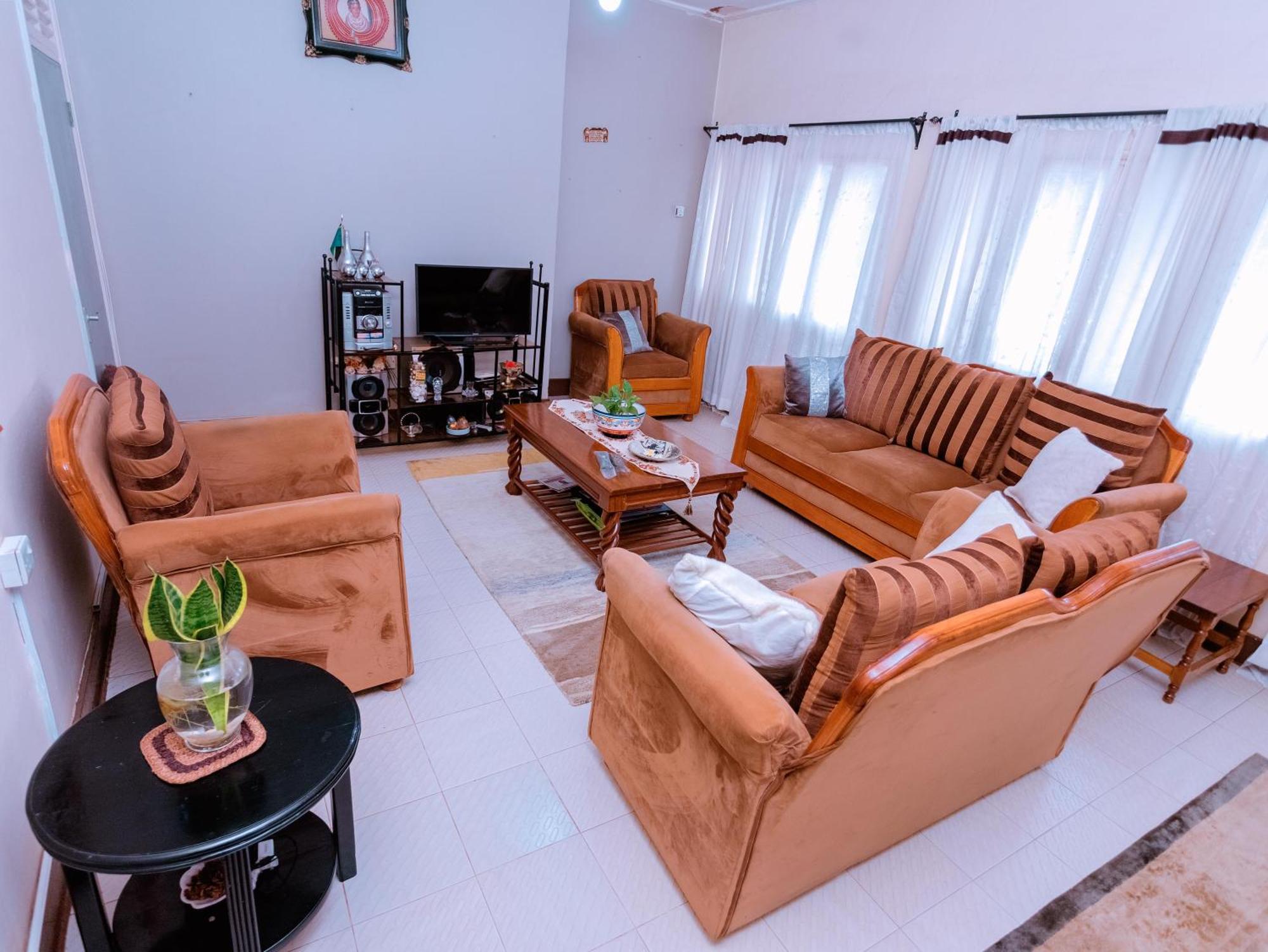 Faraja Homestay- Seamless Comfort In The Heart Of The City - Free Wifi, Warm Hospitality, And Local Delights Await Μόσι Εξωτερικό φωτογραφία